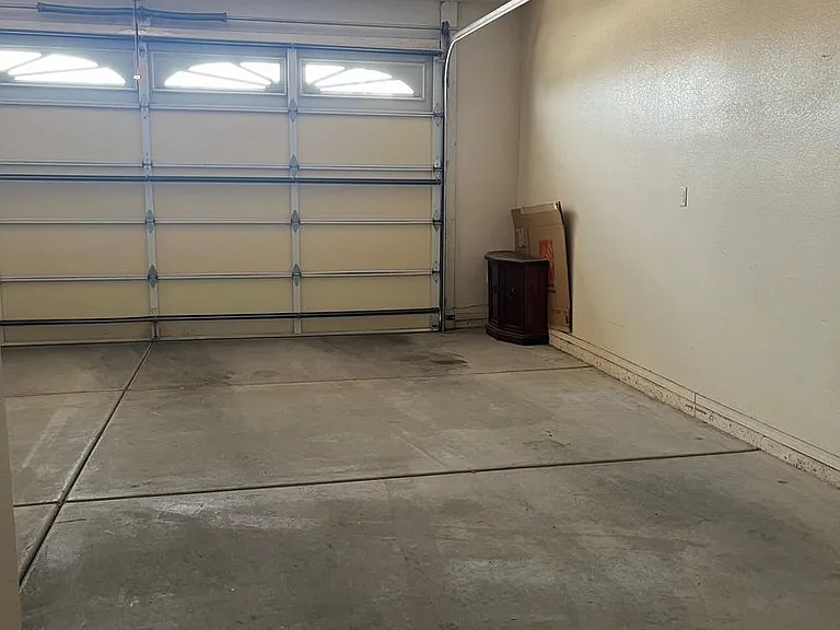 2056 E Desert Lakes Dr — Photo 23