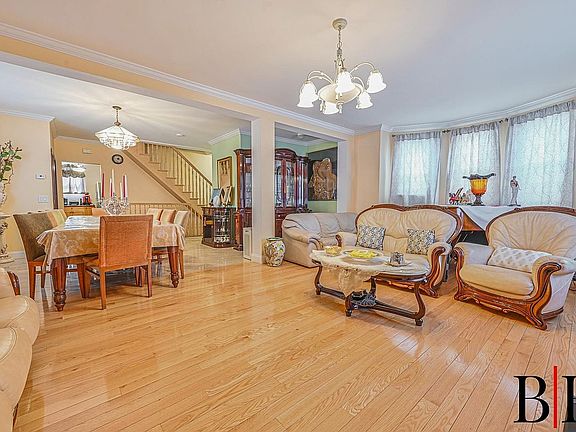 4th image of 2134 E 74th St