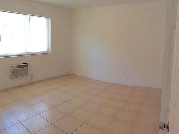 3rd image of 1251 Euclid Ave APT 9