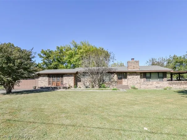 407 W Ray Fine Blvd, Roland, OK 74954