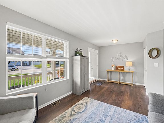 4th image of 1753 Glenbrooke Ln