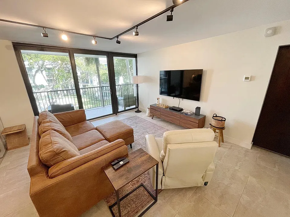 1350 River Reach Dr #414