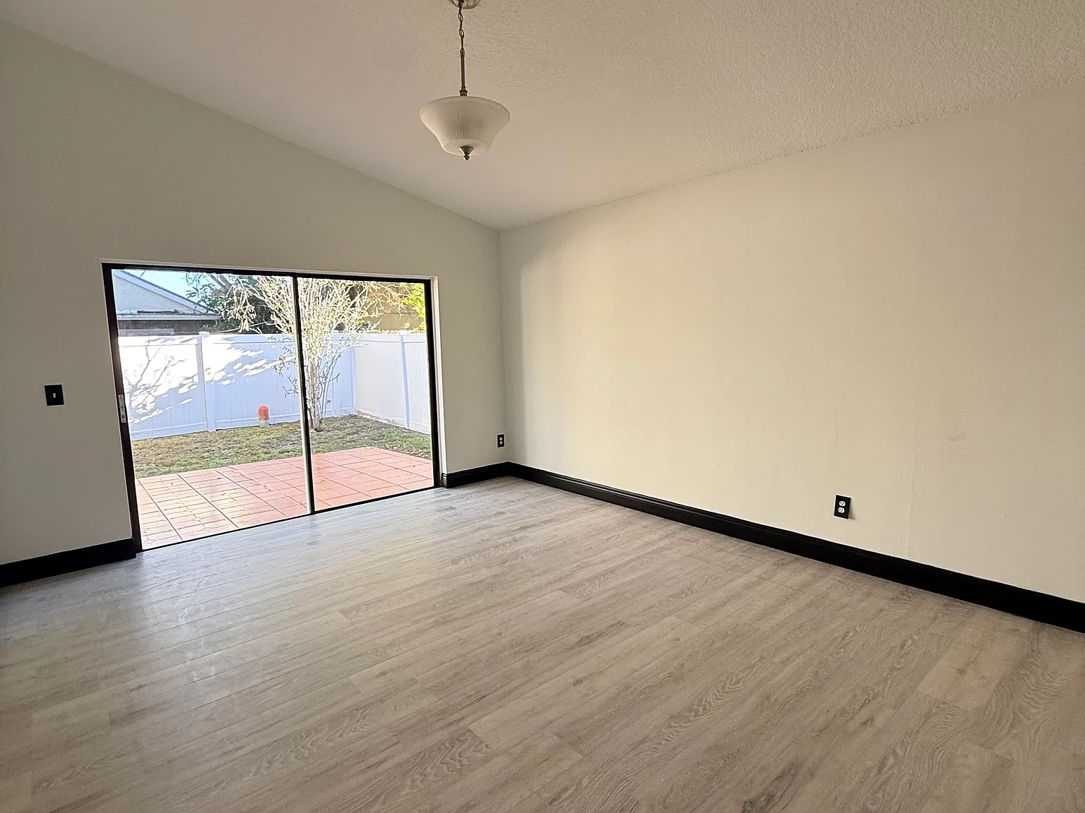 3 bed, 1562 sqft, $2,475 — Photo 2