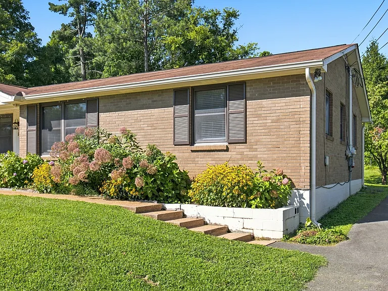 316 Lorna Dr #B — Photo 4