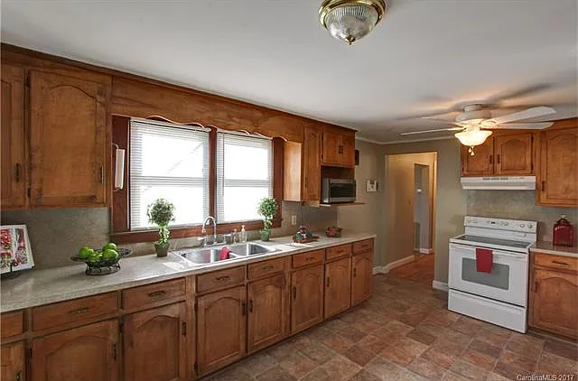 115 Harrison Dr — Photo 6