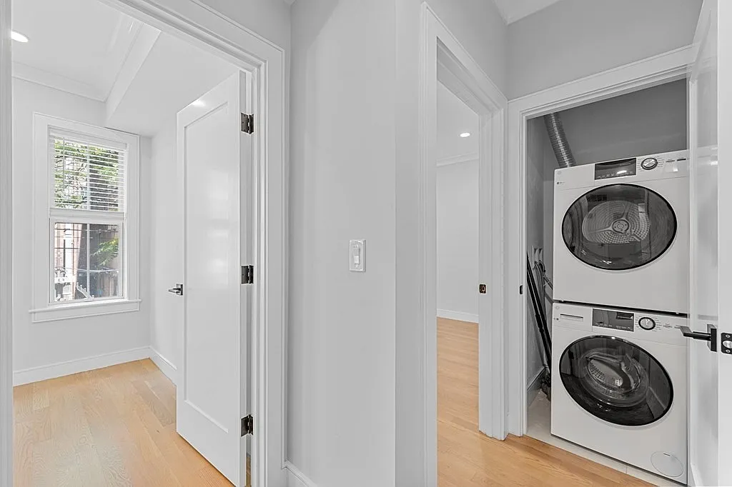 2 bed, 695 sqft, $4,400 — Photo 2
