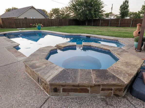511 S Sulphur St, Leonard, TX 75452