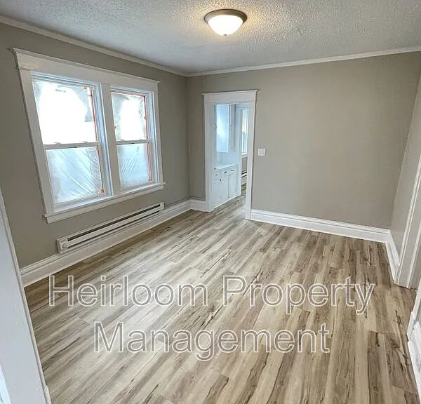 611 E 6th St #2 — Photo 11