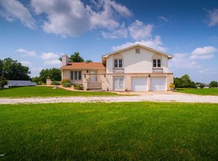 1906 Lakeview Dr, Webb City, MO 64870