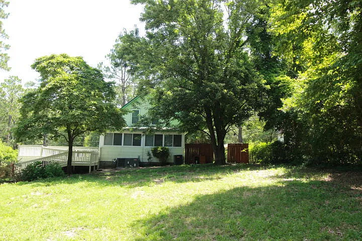 390 W Connecticut Ave — Photo 7