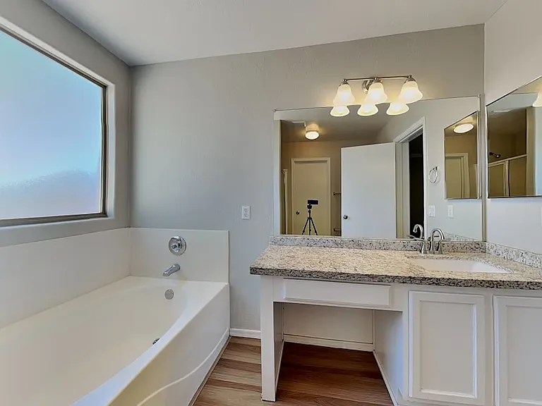 10230 W Townley Ave — Photo 2