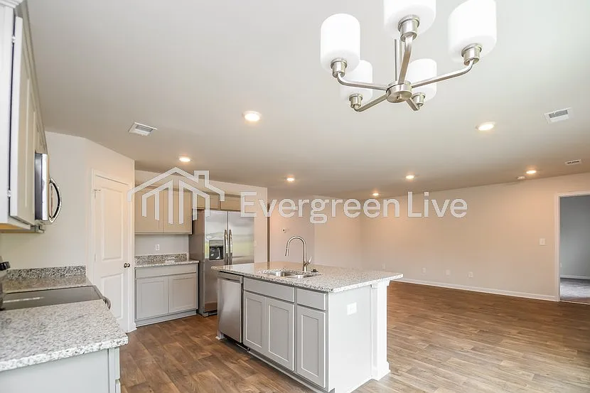 3 bed, 2.0 bath, 1399 sqft, $1,995 — Photo 2