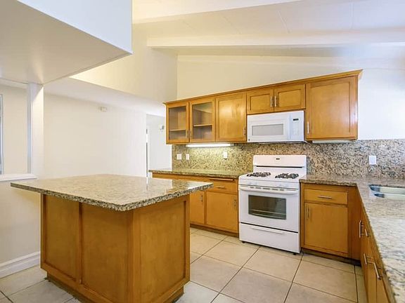 5th image of 2335 Belinda Ave