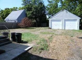 74 Bay Ave, Patchogue, NY 11772
