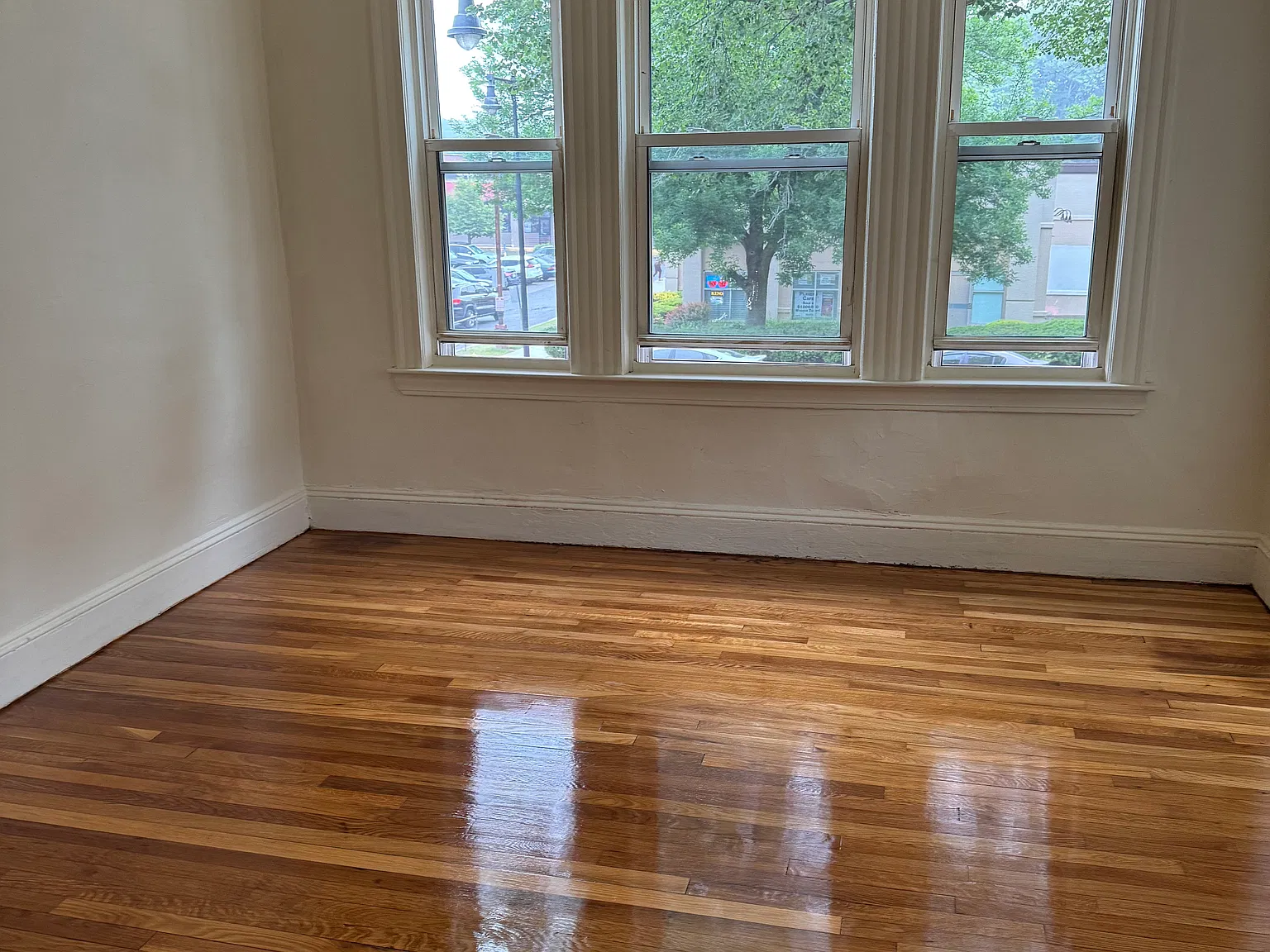 2 bed, 900 sqft, $2,400 — Photo 3