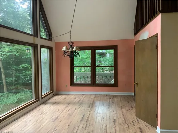 1916 Chateau Ridge Dr, Winston Salem, NC 27103