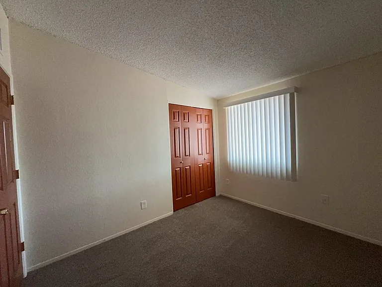 3733 Sparrow Dr — Photo 16