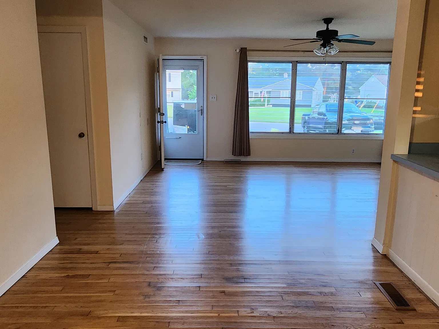3 bed, 1017 sqft, $1,850 — Photo 4