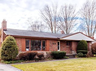 1880 Dunellon Dr, Lyndhurst, OH 44124