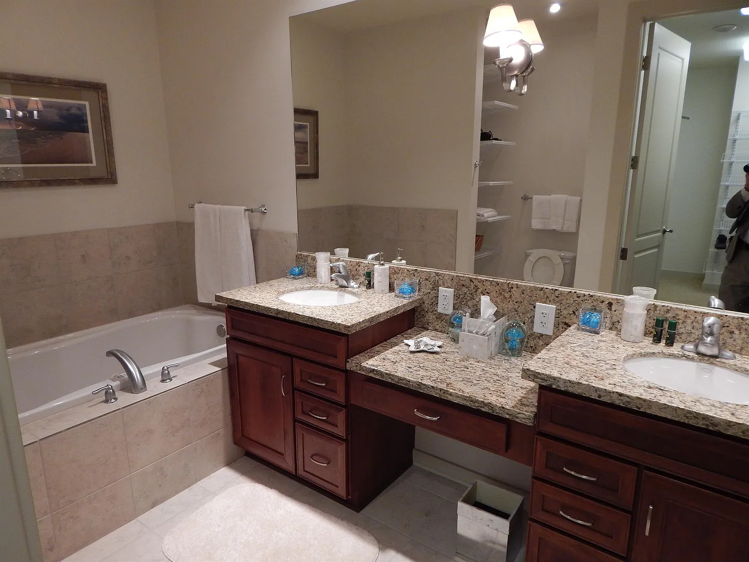 1 bed, 2.5 bath, 2312 sqft, $2,350 — Photo 3