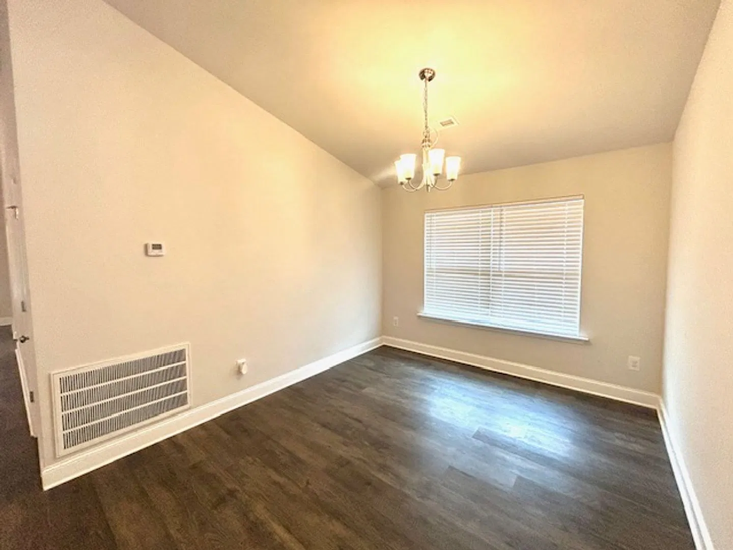 Spacious 4 Bedroom 2 Bath Home! — Photo 3