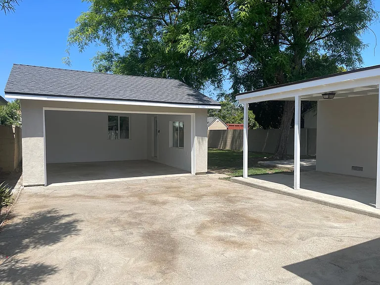Detached garage with door access, lots of natural light and Air Conditioning. 

Covered patio great for entertaining with access from both main bedroom and den.
