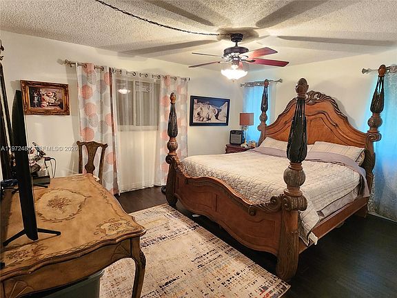 4th image of 2623 Harding St