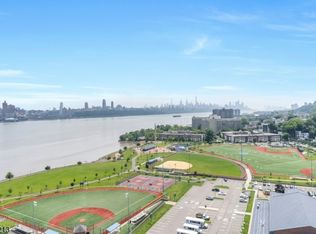 1203 River Rd APT 19K, Edgewater, NJ 07020