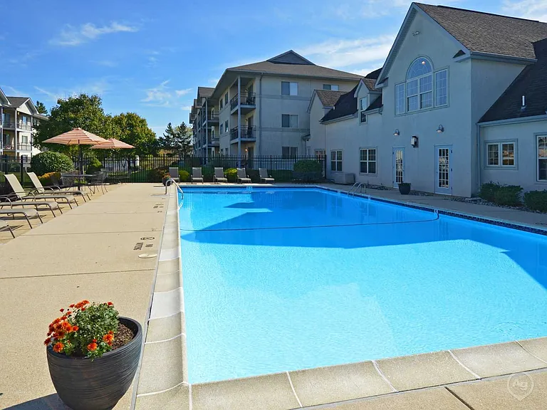 Valley Stream Village Apartments — Photo 8