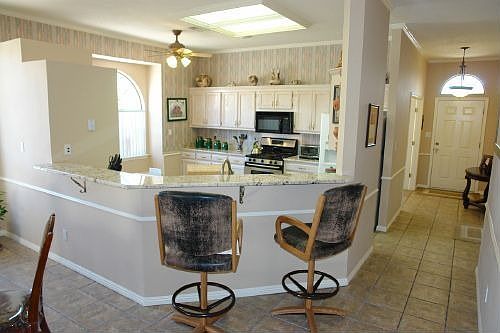 Kitchen/Breakfast Bar