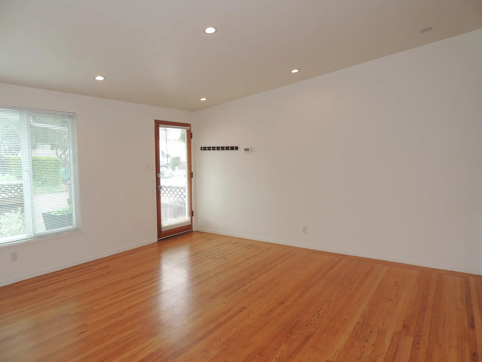 2 bed, 896 sqft, $3,550 — Photo 4