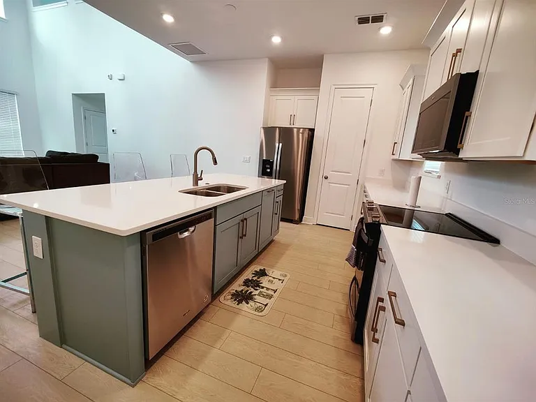 7703 Nemours Pkwy — Photo 2