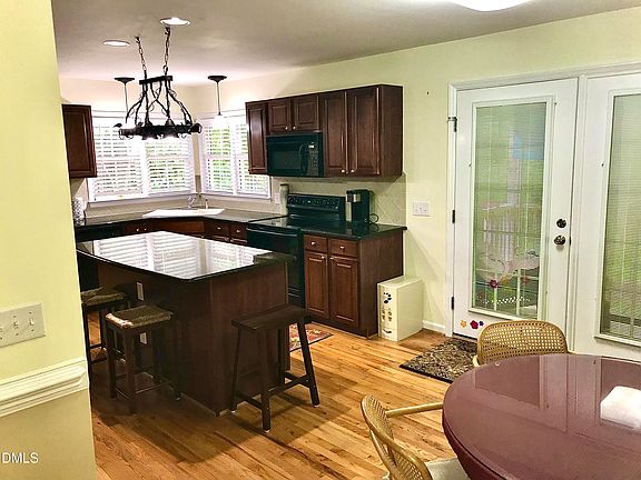 5th image of 225 Tamworth Dr