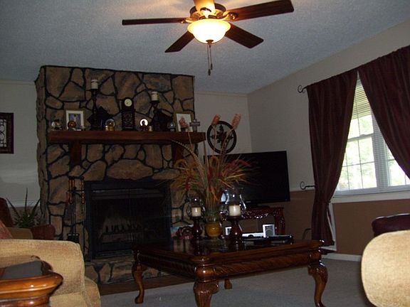 3rd image of 111 Pinecrest Dr