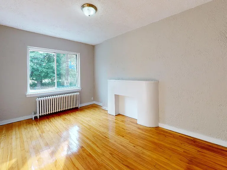 425 Elgin St — Photo 15