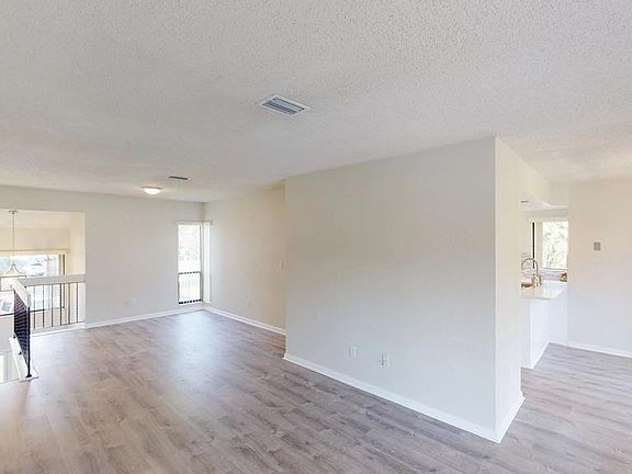 5th image of 16 Salisbury Ct #16