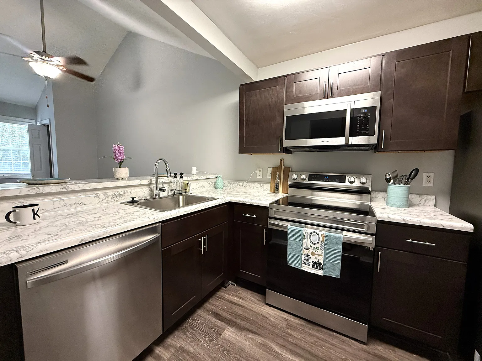 Galleria Pointe Apartments and Townhomes — Photo 2