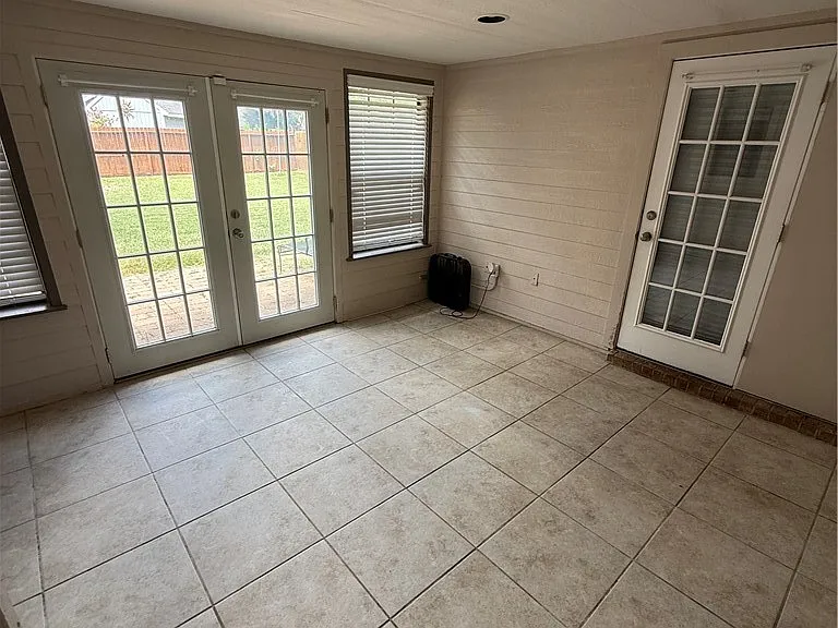 7649 Dallas St — Photo 15