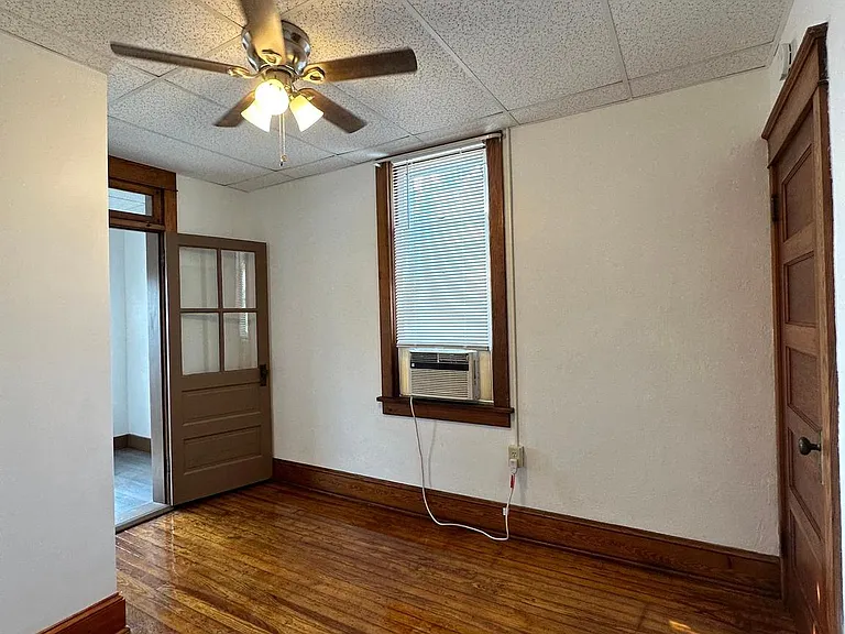 239 N Stratton St — Photo 23