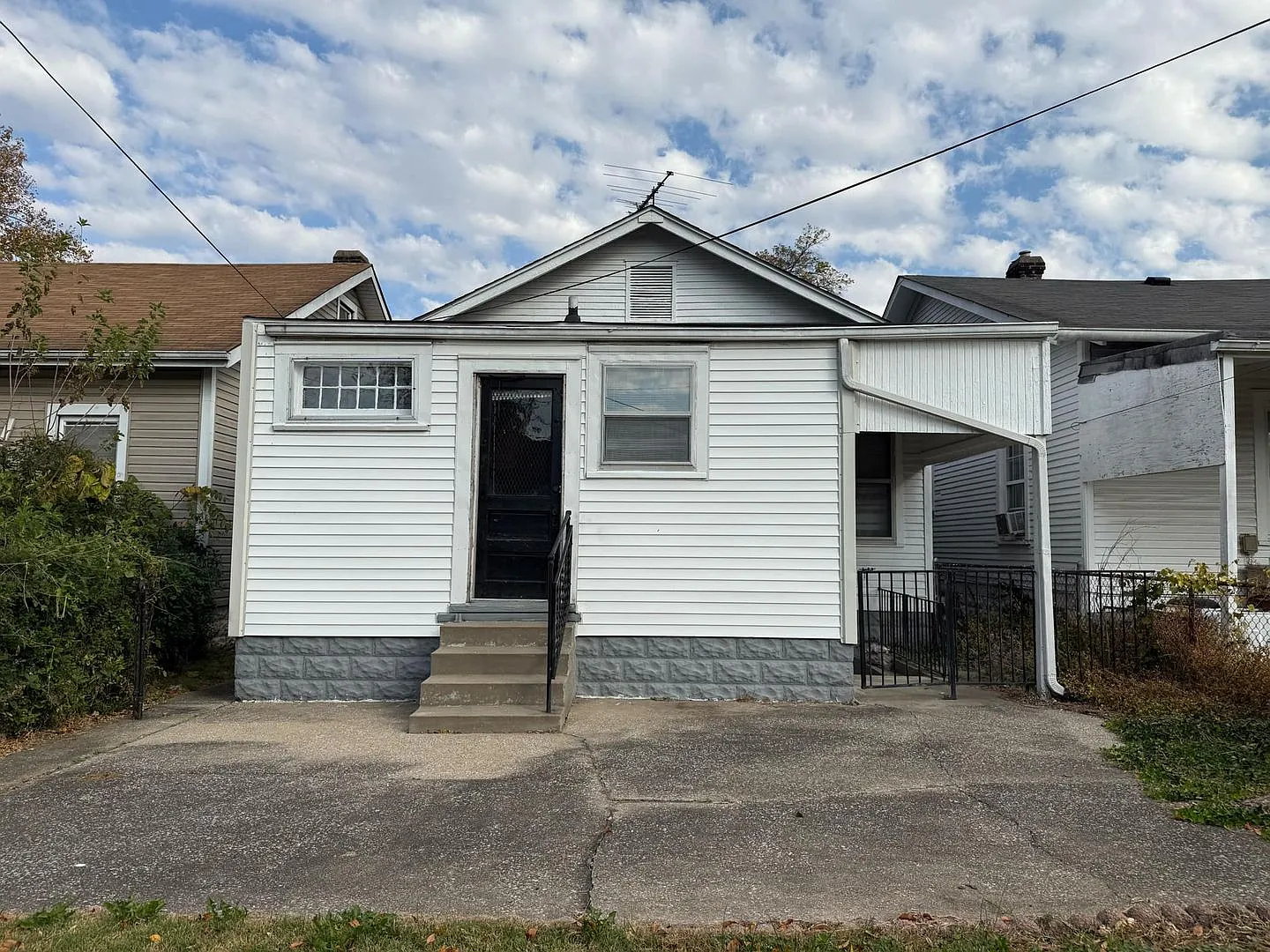Spacious 2 Bedroom home! — Photo 2