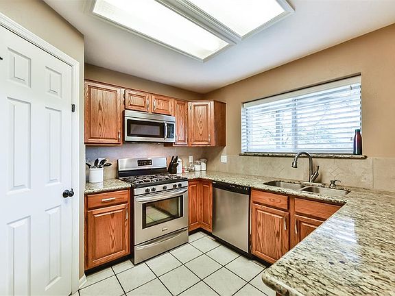 5th image of 14550 Oak Chase Dr