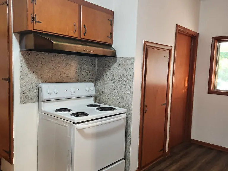 107 E Mockingbird Ln — Photo 12