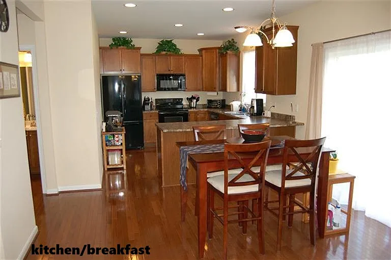 10210 Hamlet Ct — Photo 9
