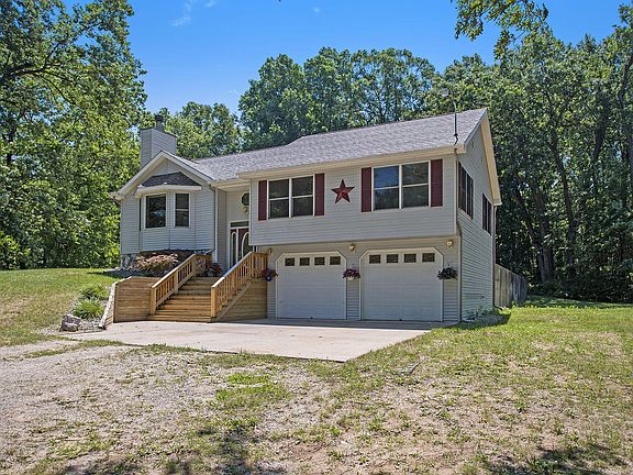 3rd image of 106 Sweetheart Ln