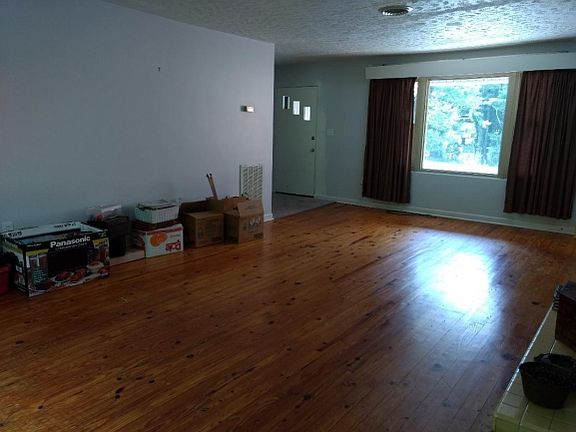 4th image of 504 Vance Dr