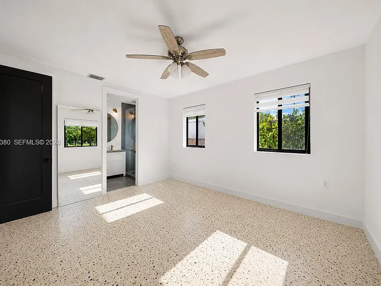 365 Fairway Dr — Photo 2