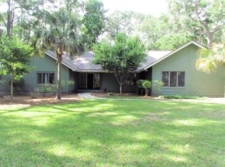 25 Alumni Rd, Beaufort, SC 29907