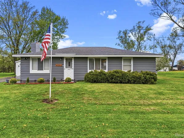 3102 Coin St, Burton, MI 48519