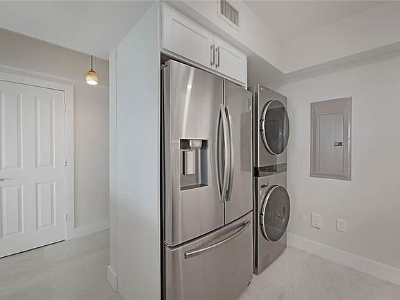5th image of 401 SW 4th Ave APT 1108