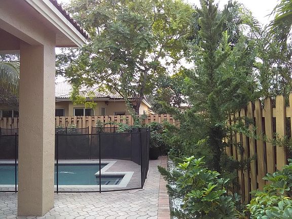 4th image of 10744 NW 70th St